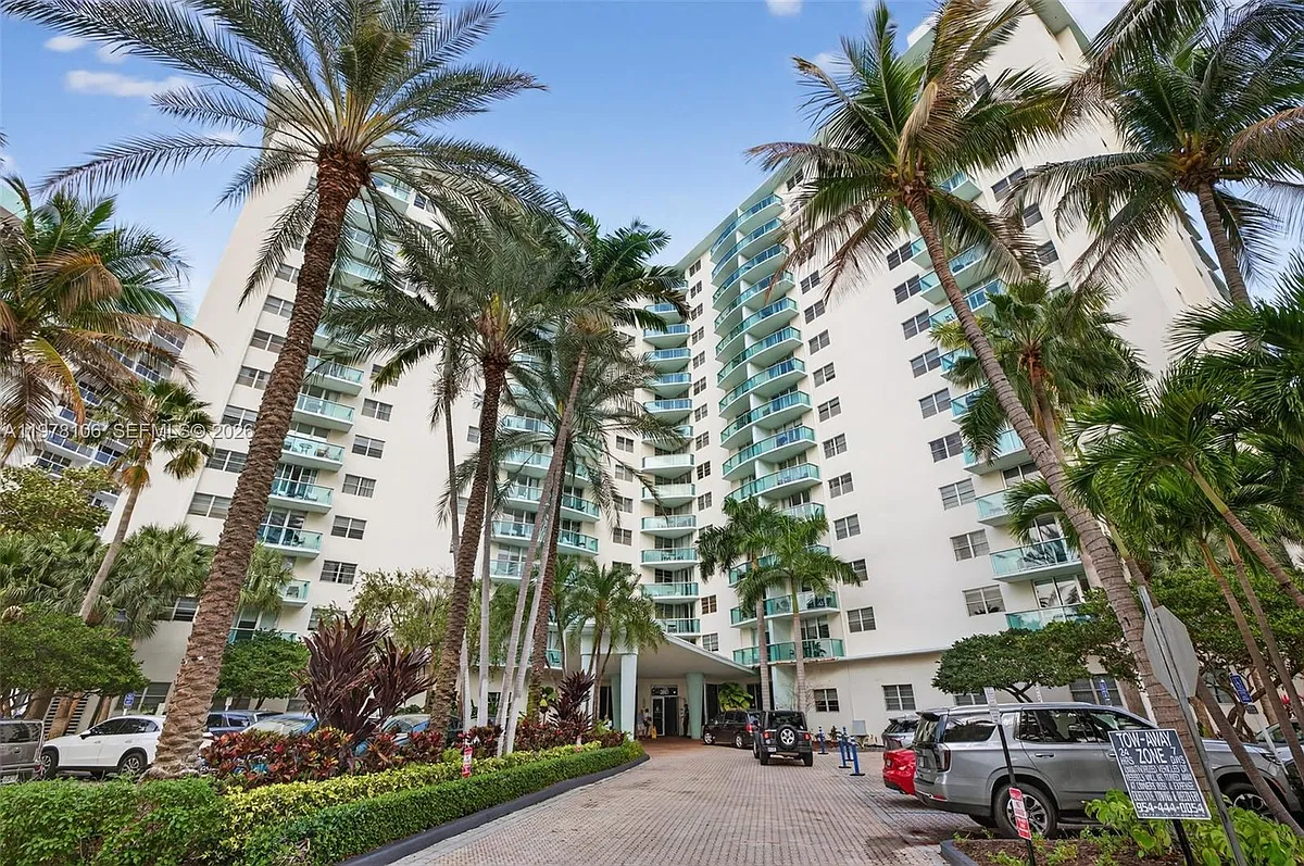 Building Photo - 3801 S Ocean Dr #4R
