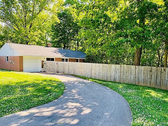2nd image of 1103 Holly Dr
