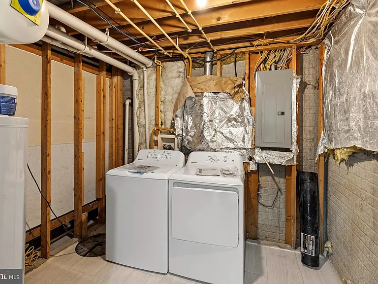 4704 Denview Way — Photo 37