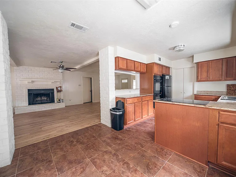 13927 Lynnwood Ln — Photo 4