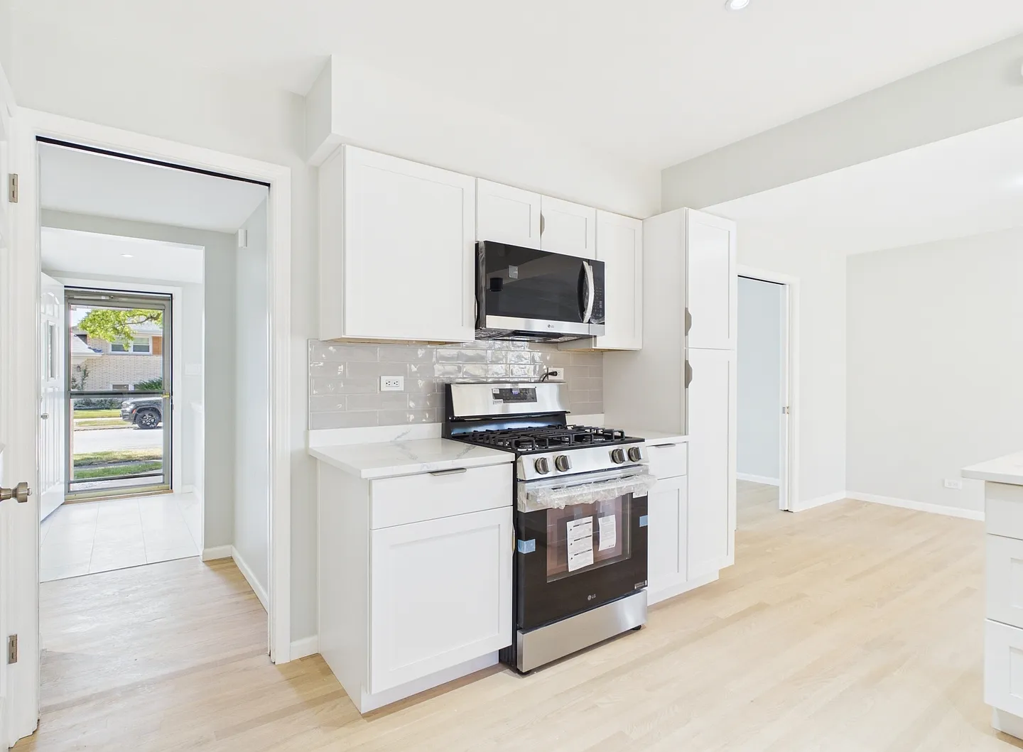 3 bed, 1400 sqft, $3,000 — Photo 4
