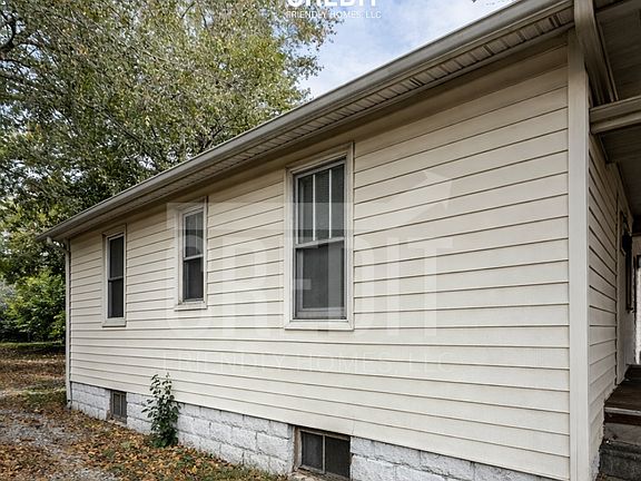 2nd image of 1112 E Garfield Ave