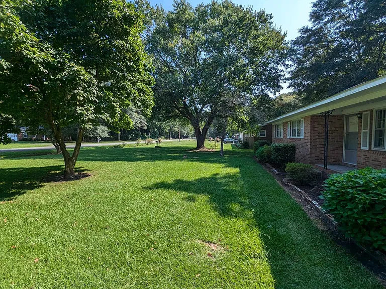 317 Grant Dr — Photo 3