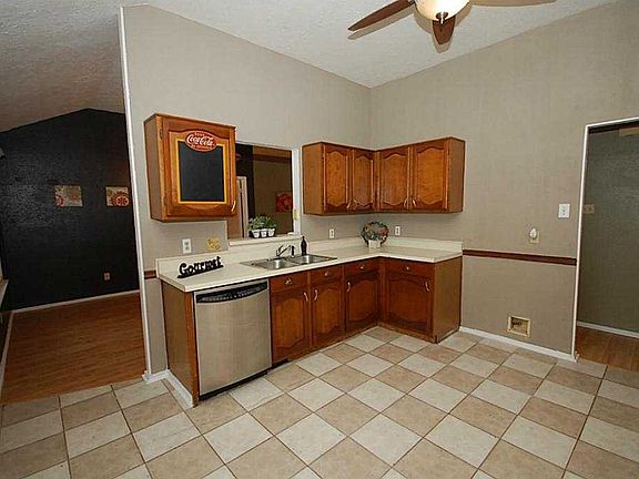 5th image of 119 Country Ln