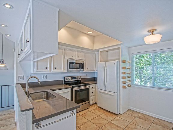 2nd image of 2903 Highland Ave APT C