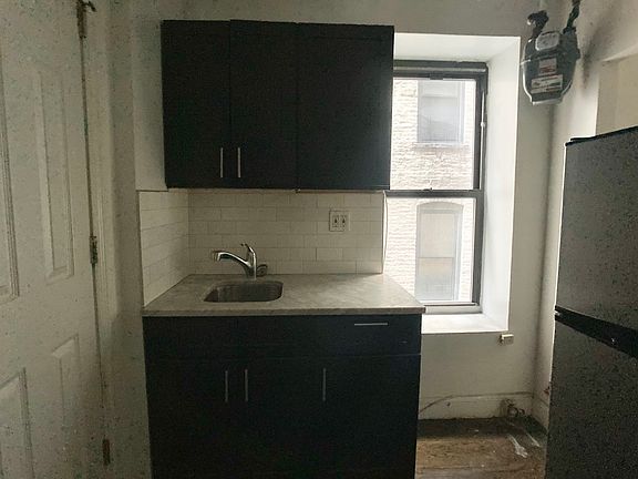 3rd image of 146 17th St #E