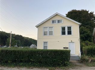 32 Hull St, Ansonia, CT 06401