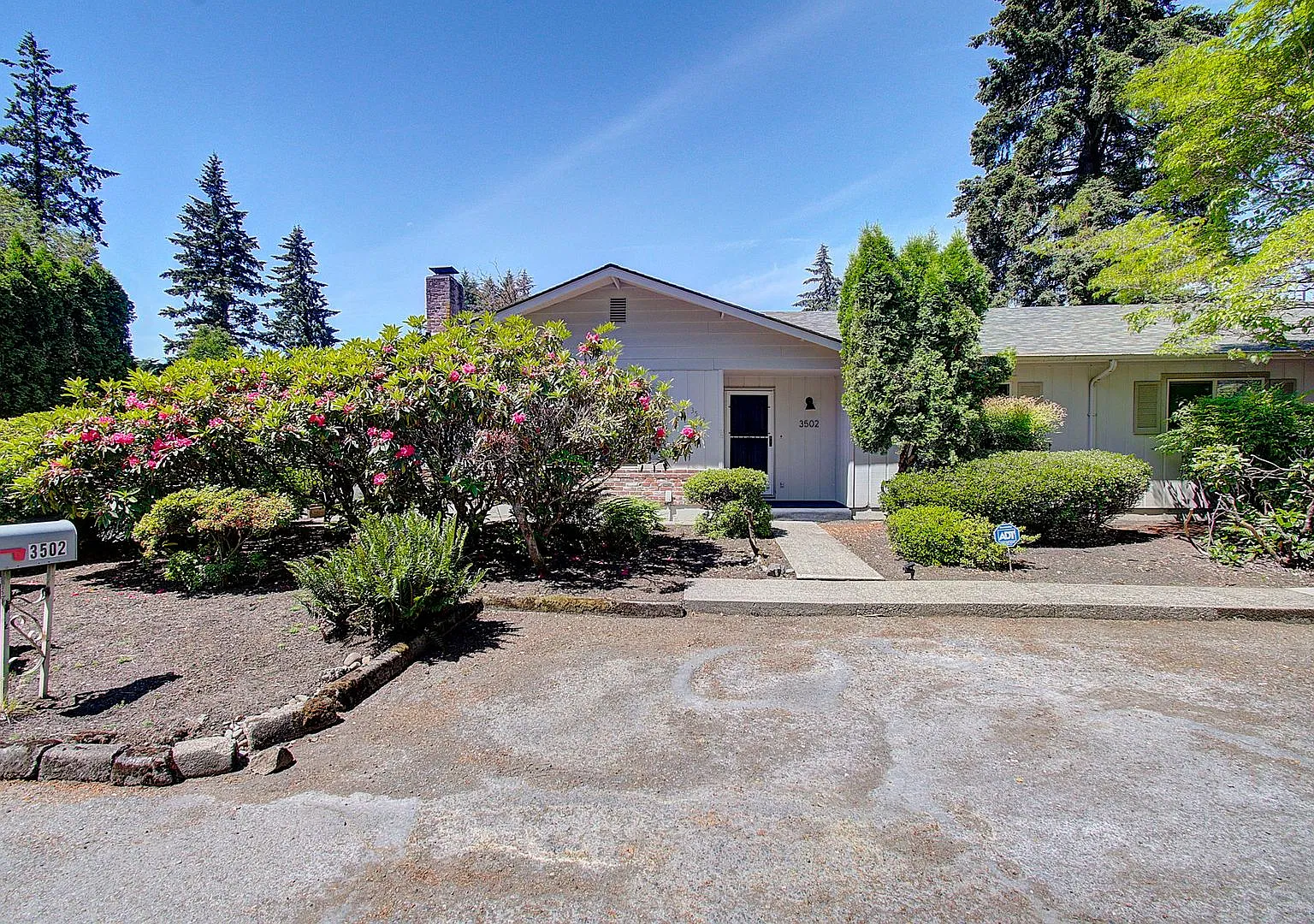mvp02- 3504 Oaks Lane — Photo 1