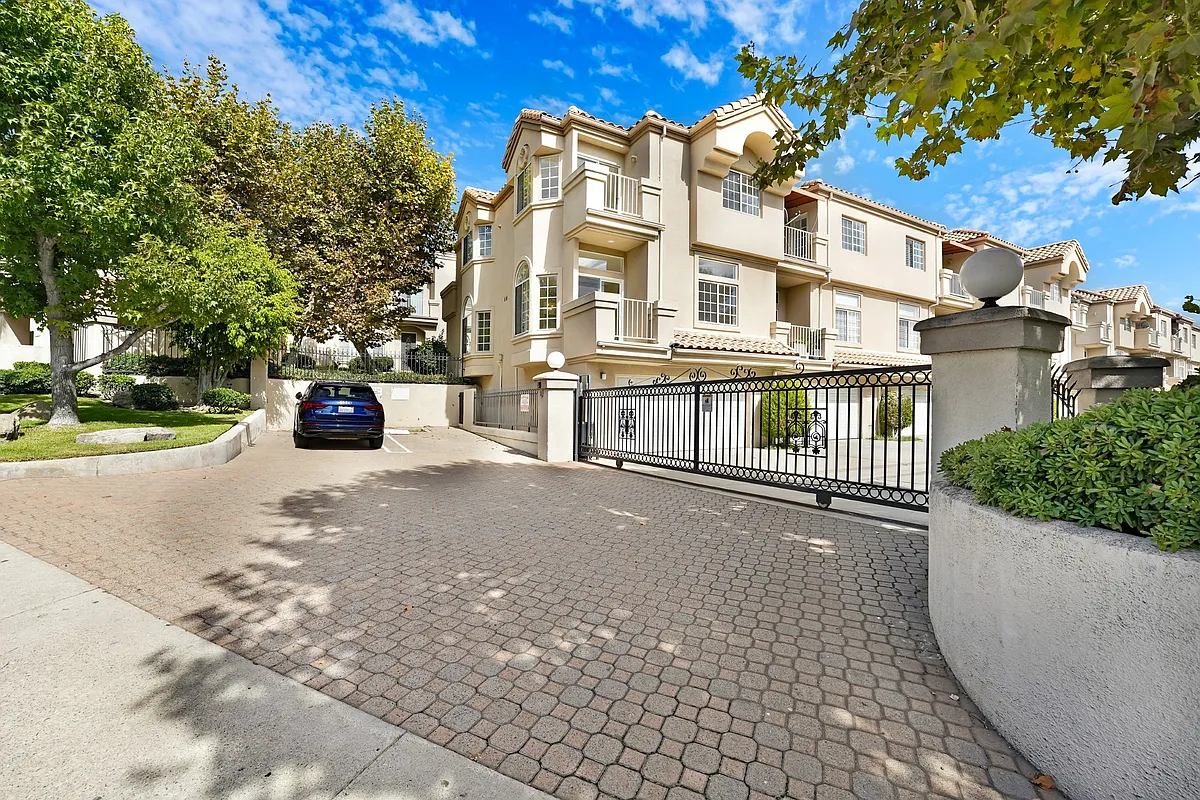 Building Photo - 4520 Pennsylvania Ave #120