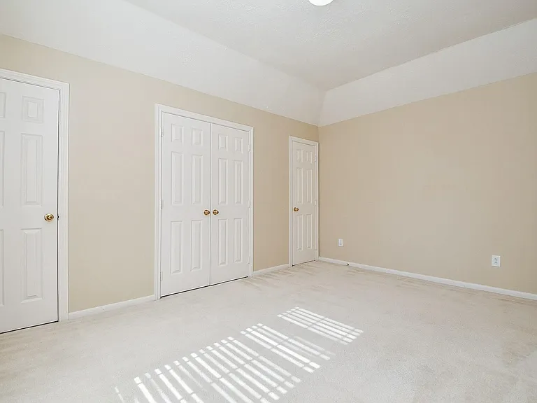 1502 Emerald Springs Ct — Photo 33