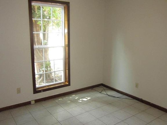 5th image of 15 Fulton Pl