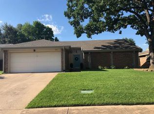 301 Springridge Ln, Euless, TX 76039