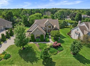 W218N5423 Taylors Woods Dr, Menomonee Falls, WI 53051