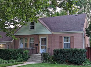 128 Hiawatha Dr, Clarendon Hills, IL