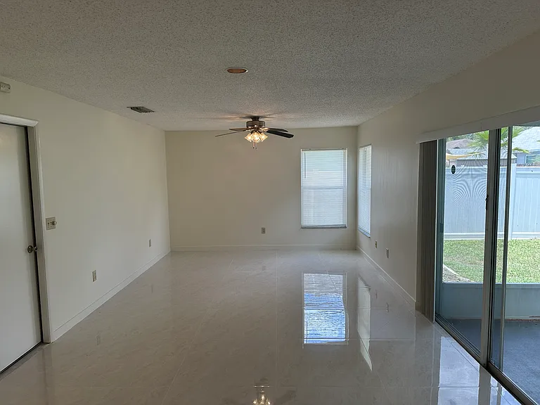 5915 Taywood Dr — Photo 12