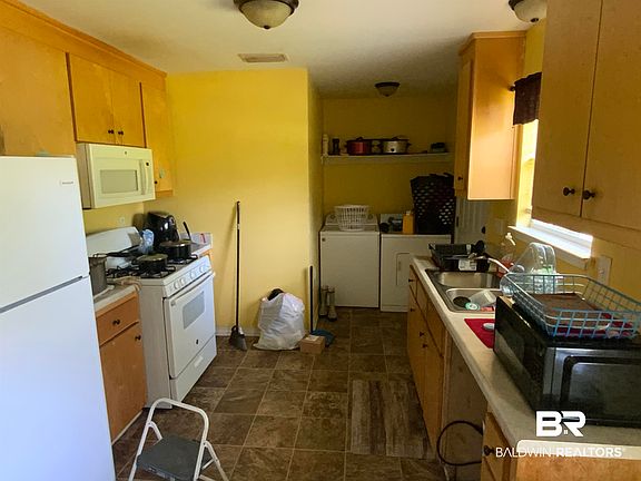 2nd image of 814 Williams St