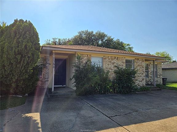 2nd image of 2356/2358 Cornell Dr