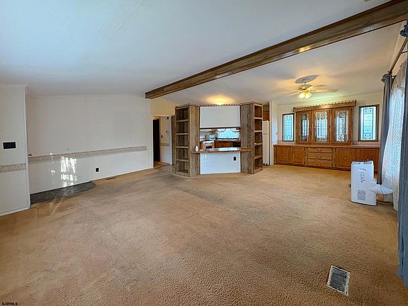 3rd image of 37 Hickory Ln