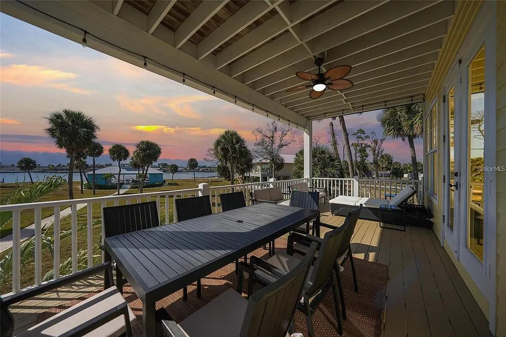 3 bed, 3.0 bath, 3156 sqft, $5,700 — Photo 3