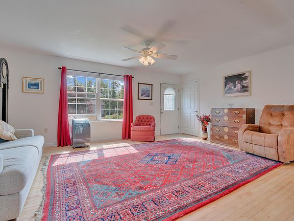 4th image of 529 Desfosses Avenue