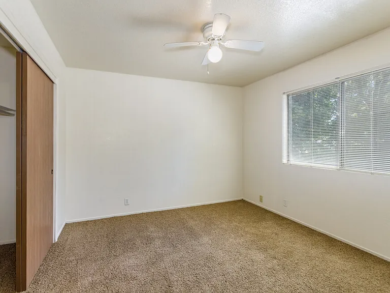 Redwood Glen Apartments — Photo 10