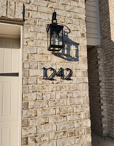 1242 Winterhaven Dr — Photo 3