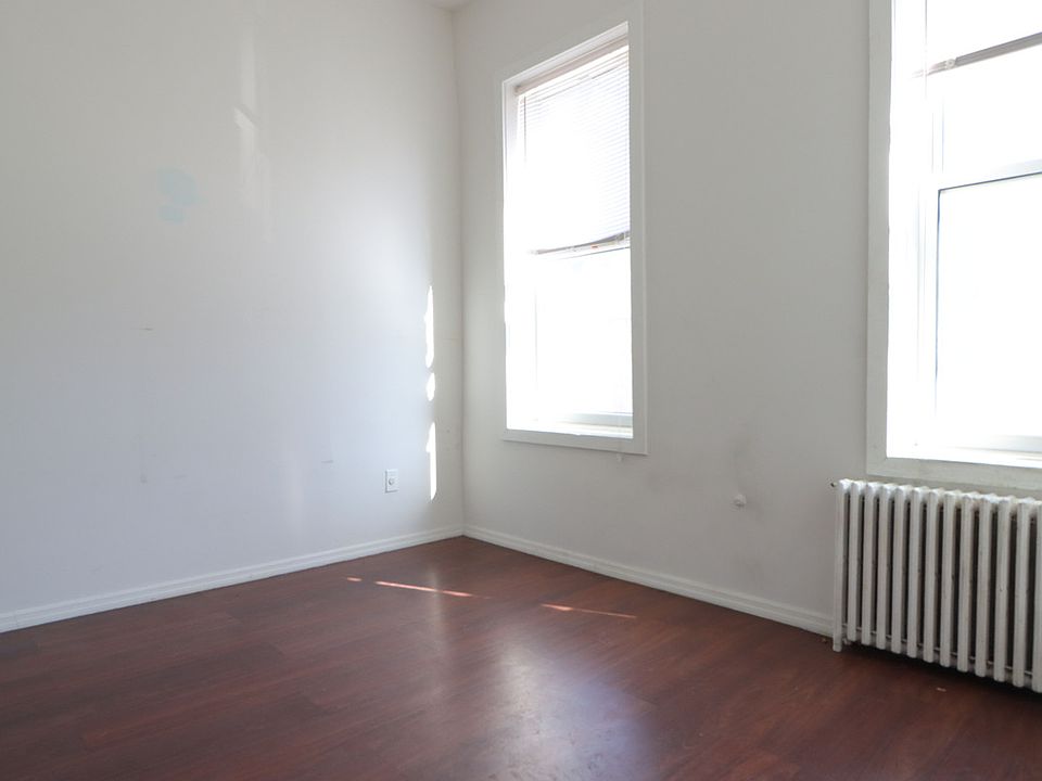 2nd image of 33 Kingsland Ave #2AA