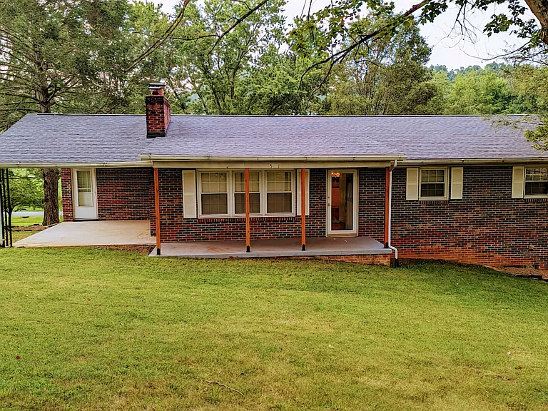 Hillcrest Dr — Photo 3