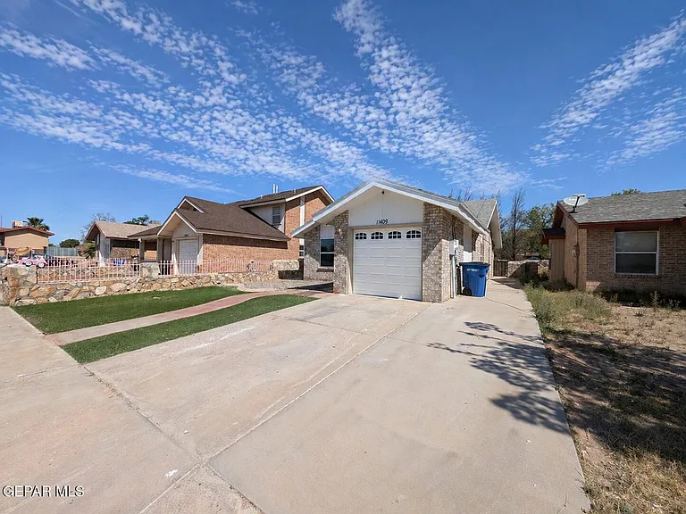11409 Chickasaw Dr — Photo 2