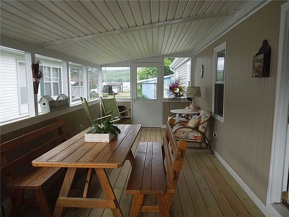 3rd image of 5 Lakeview Dr