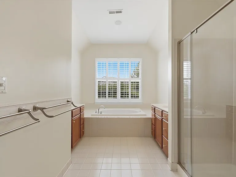 20242 Hidden Creek Ct — Photo 32