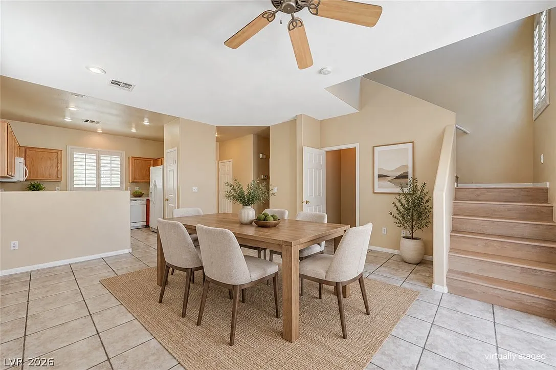 3 bed, 2.5 bath, 1467 sqft, $2,010 — Photo 3