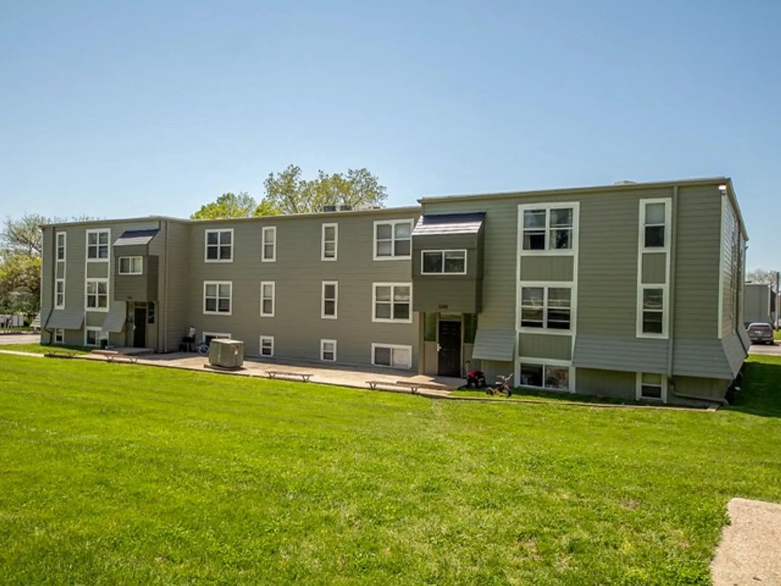 Victory Park Apartments — Photo 3