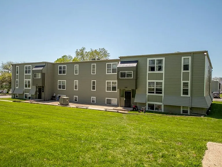 Victory Park Apartments — Photo 3