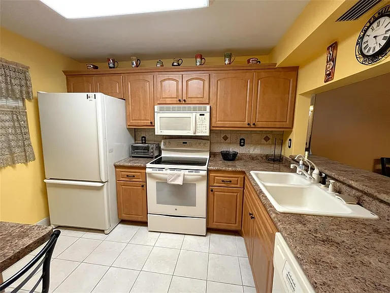 9501 Seagrape Dr #305 — Photo 17