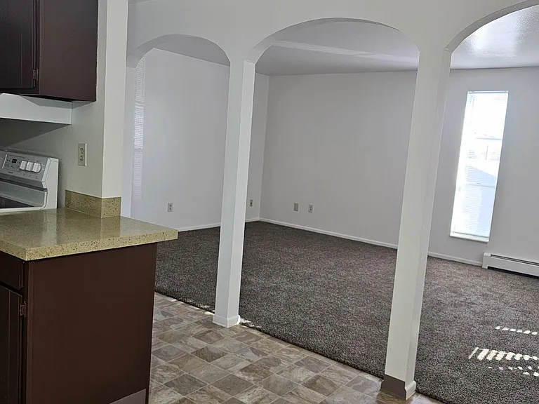 Chateau Villa Apartments — Photo 19