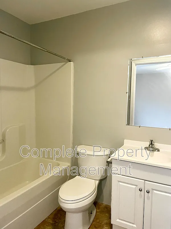 4 bed, 1.0 bath, 1466 sqft, $1,275 — Photo 3