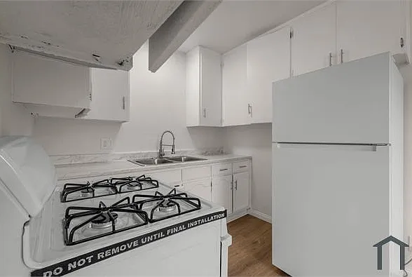 2 bed, 850 sqft, $2,887 — Photo 3