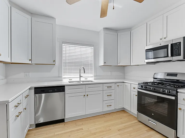 828 N 41st Ave — Photo 4