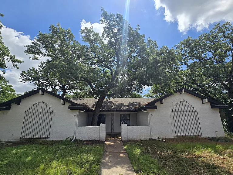 784 Shady Ln — Photo 1