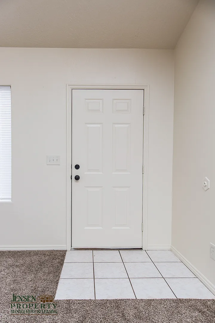 Great Three Bedroom Duplex w/ 2 Car Garage! — Photo 4