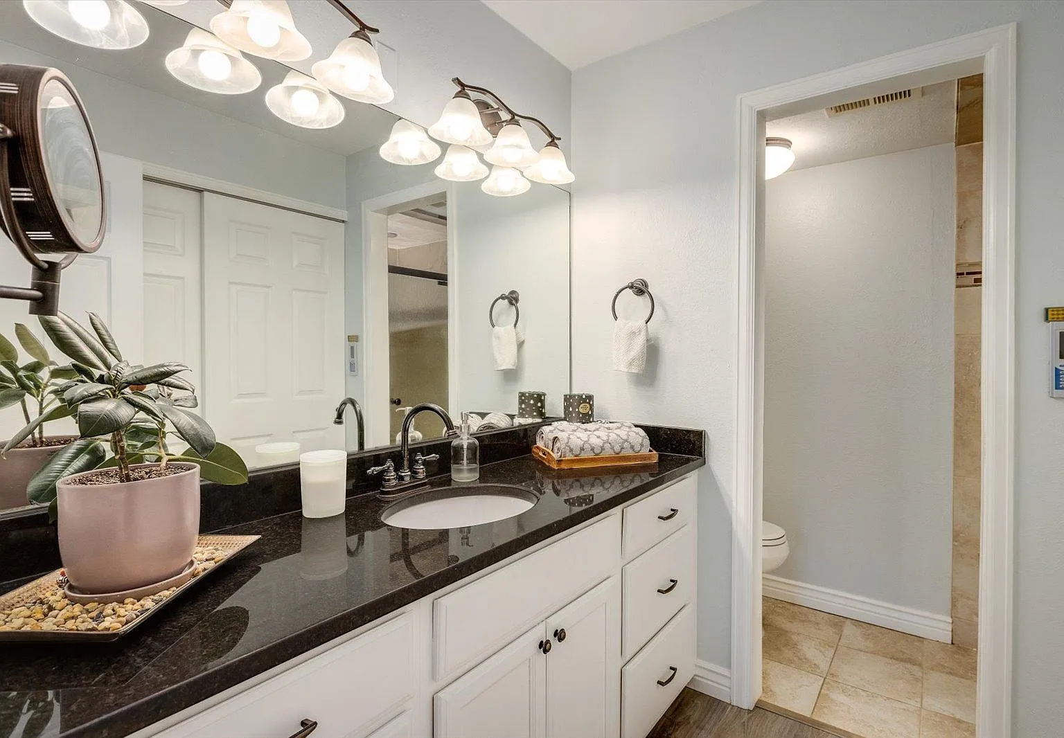 2 bed, 864 sqft, $2,200 — Photo 1