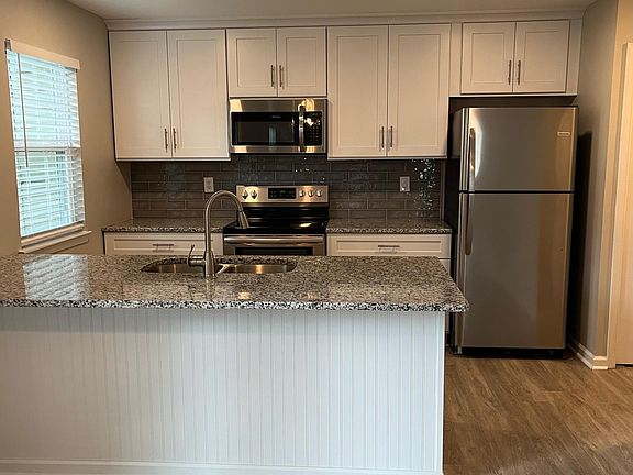 4th image of 453 Chatterton Dr