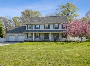 30 Lark Ln, Oak Ridge, NJ 07438