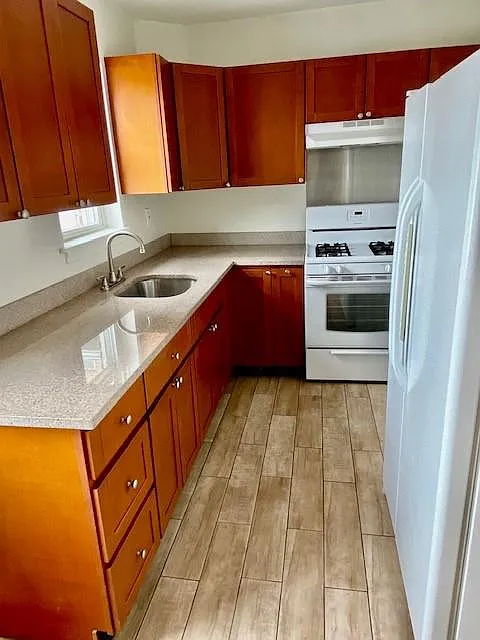 3 bed, 1.5 bath, 1386 sqft, $2,500 — Photo 1