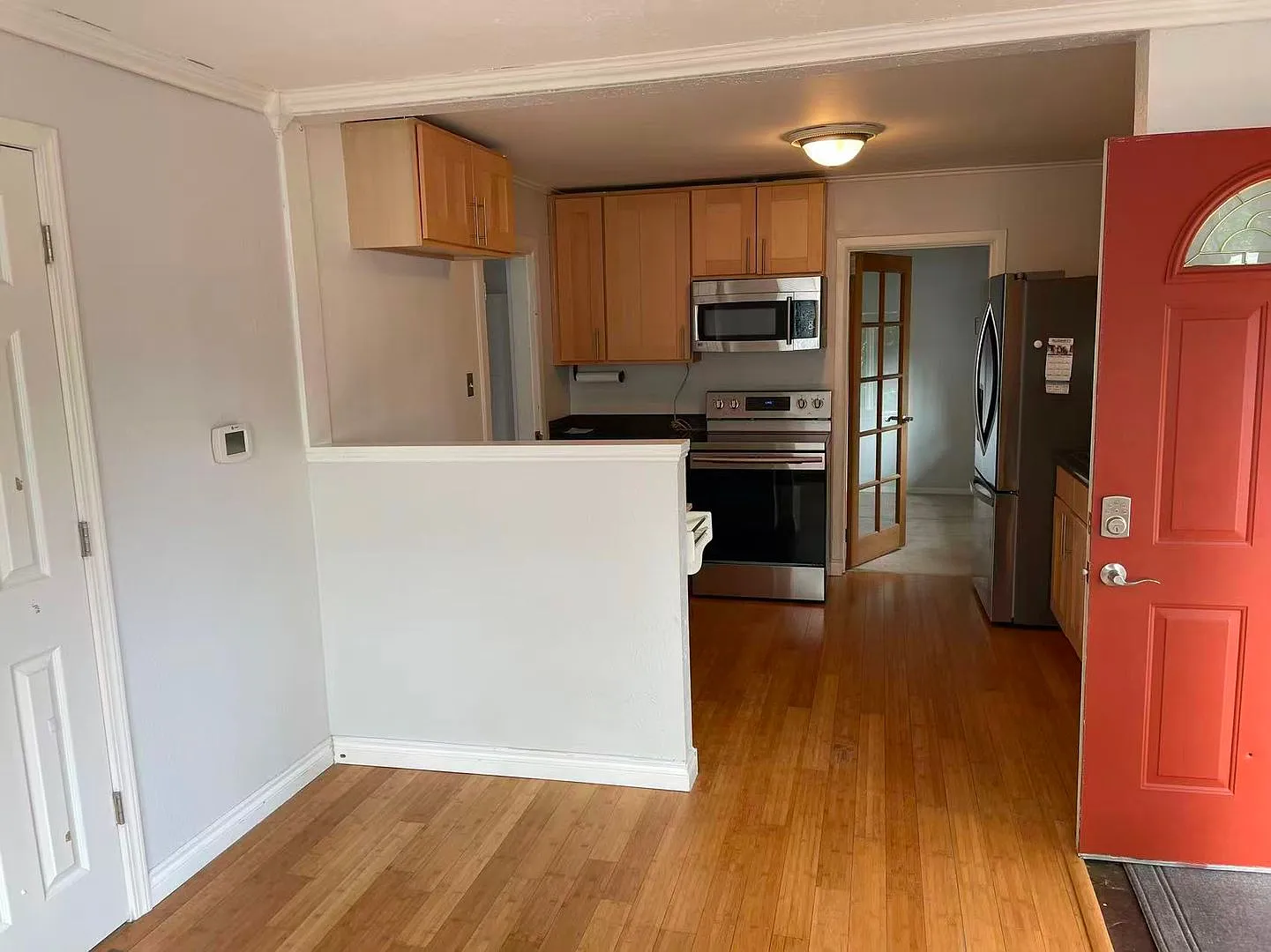 Nice 2-bed, 1-bath house + mother-in-law studio for rent! — Photo 2