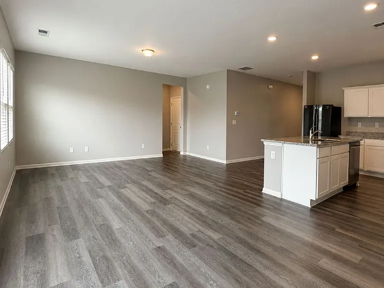 132 Verona Dr NW — Photo 4