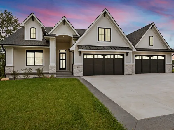 4010 NW 181st St, Clive, IA 50325