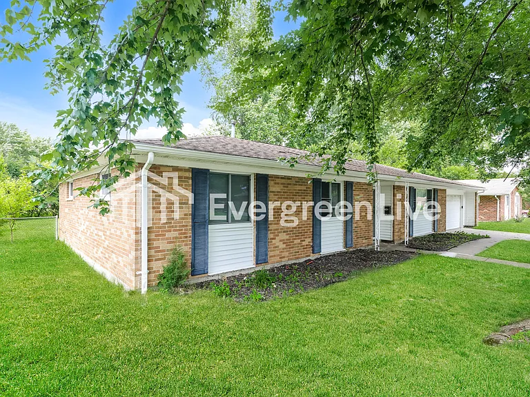 733 Chandler Dr — Photo 2