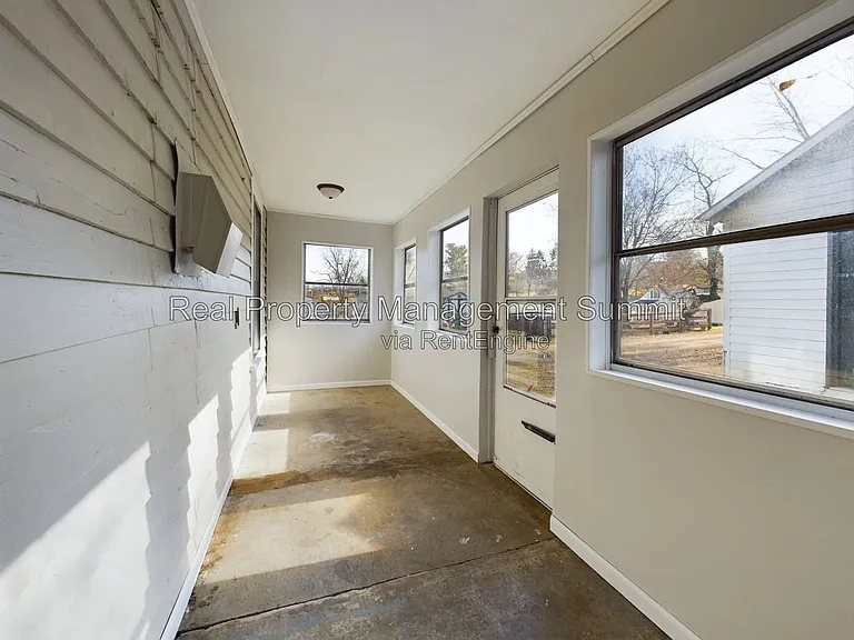 2408 Poplar St — Photo 20